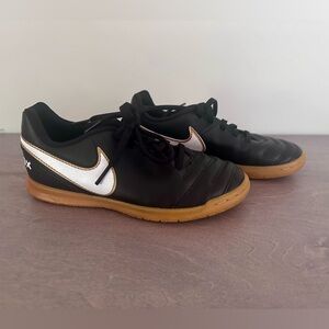 Nike TiempoX Kids Sneakers - Size 1Y